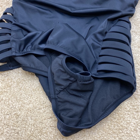 COPY - Swimsuit black strappy - Picture 3 of 4